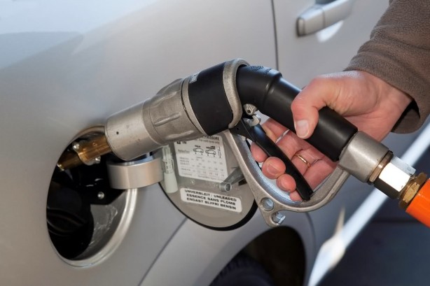 Foto - Araç sahiplerine bayram öncesi büyük müjde! Akaryakıt fiyatlarına 'yok artık' dedirten indirim geliyor