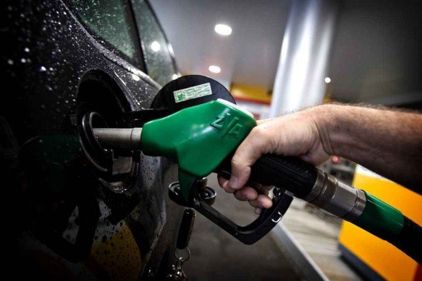 Foto - Araç sahiplerine bayram öncesi büyük müjde! Akaryakıt fiyatlarına 'yok artık' dedirten indirim geliyor