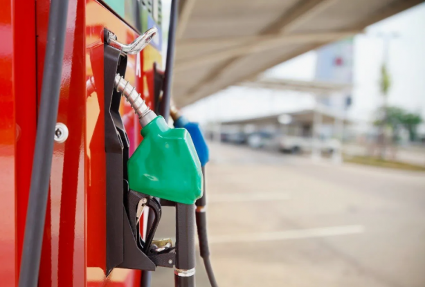 Araç sahiplerine bayram öncesi büyük müjde! Akaryakıt fiyatlarına 'yok artık' dedirten indirim geliyor