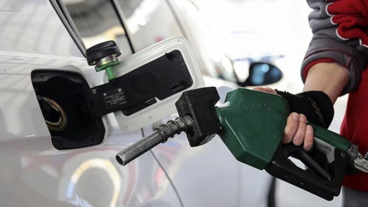 Foto - Araç sahiplerine kötü haber! Benzine zam geldi