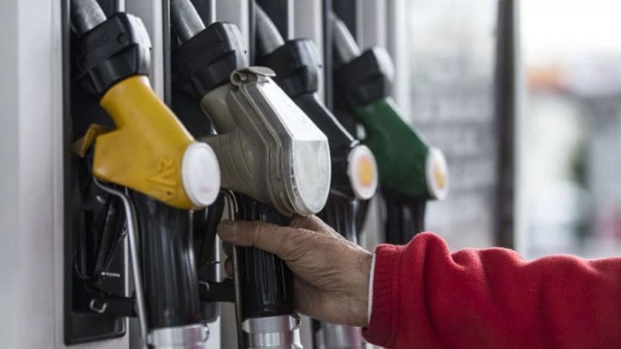 Foto - Araç sahiplerine kötü haber! Benzine zam geldi