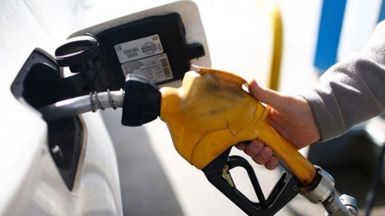 Foto - Araç sahiplerine kötü haber! Benzine zam geldi