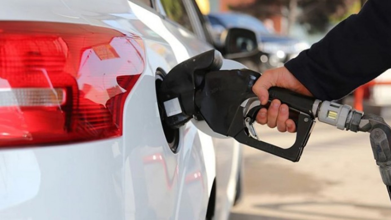 Foto - Araç sahiplerine kötü haber! Benzine zam geldi