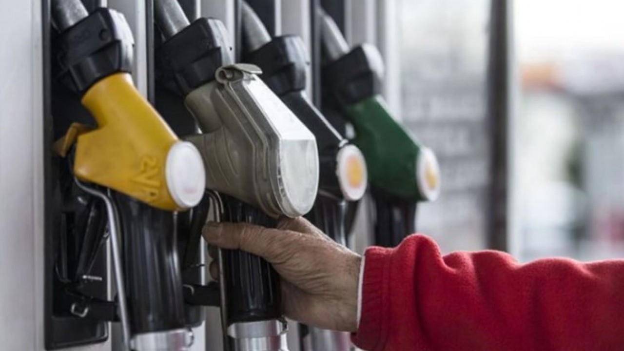 Foto - Araç sahiplerinin dikkatine! Benzin ve motorin fiyatları haftaya nasıl başladı?