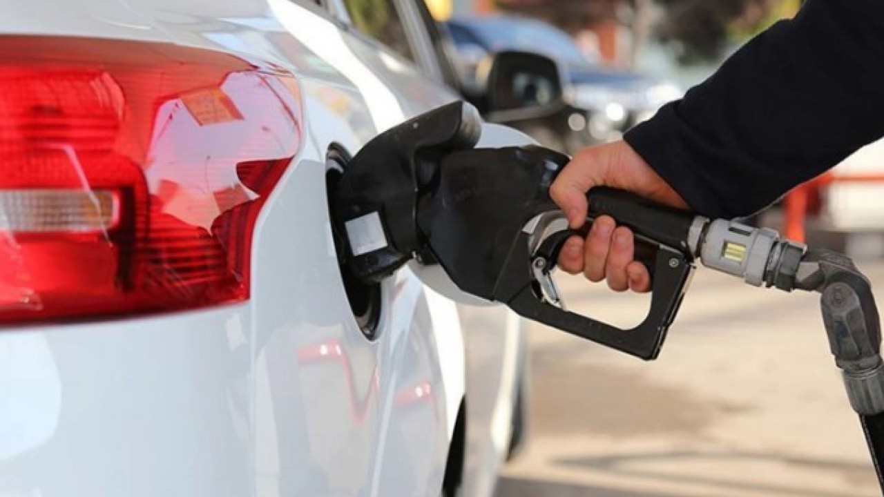 Foto - Araç sahiplerinin dikkatine! Benzin ve motorin fiyatları haftaya nasıl başladı?