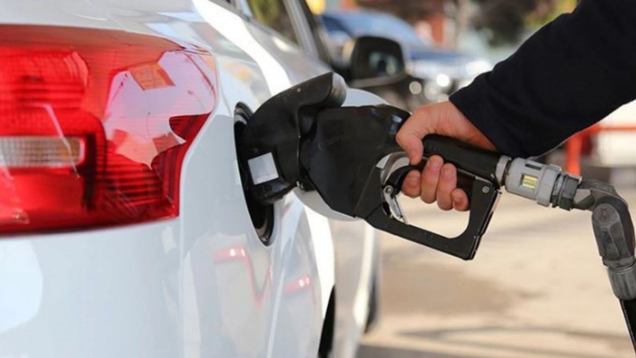 Foto - Araç sahiplerinin dikkatine! Benzin ve motorin fiyatları haftaya nasıl başladı?