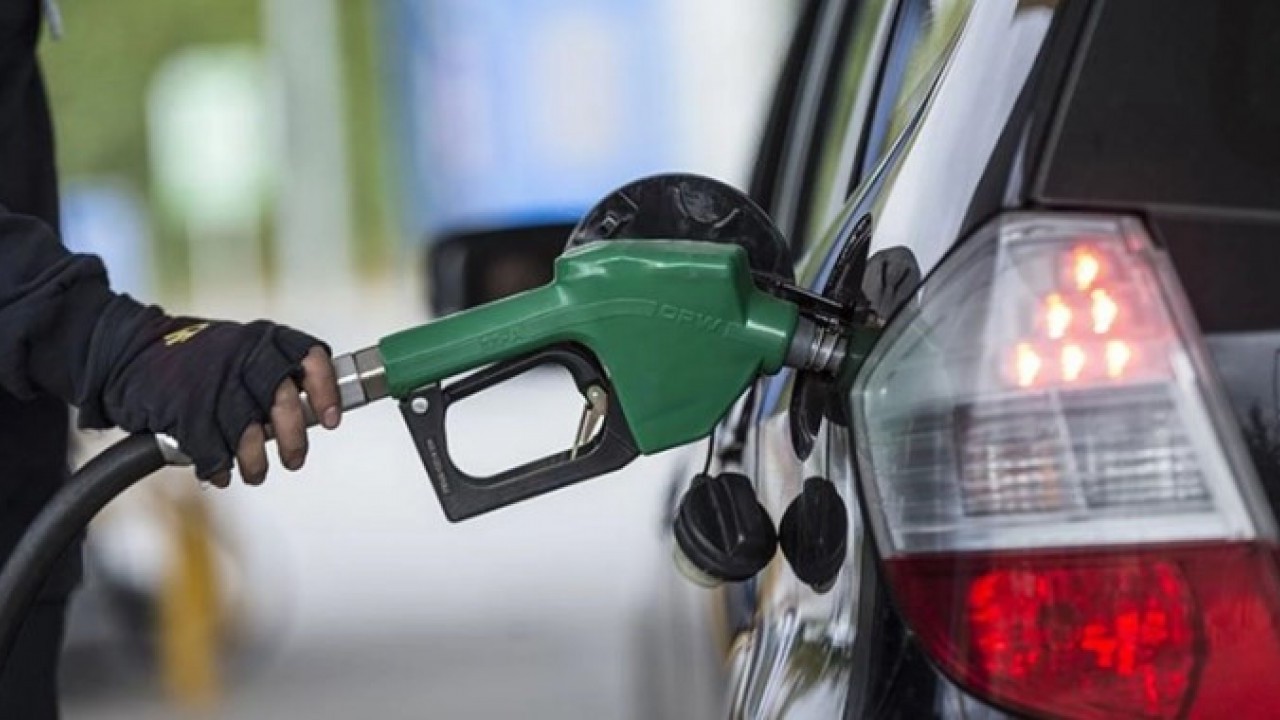 Foto - Araç sahiplerinin dikkatine! Benzin ve motorin fiyatları haftaya nasıl başladı?