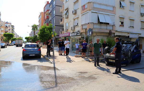 Foto - Araç takla attı! Burnu bile kanamadı