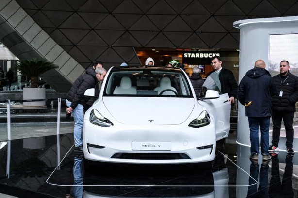 Araç tutkunları akın ediyor! Tesla'ya bir de böyle bakın