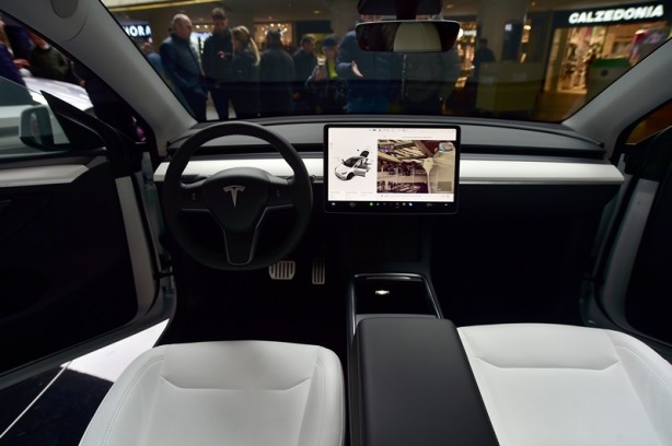 Foto - Araç tutkunları akın ediyor! Tesla'ya bir de böyle bakın