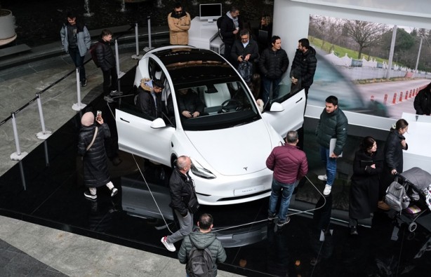 Foto - Araç tutkunları akın ediyor! Tesla'ya bir de böyle bakın