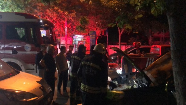 Foto - Aracı alev alev yandı, gözyaşlarına boğuldu