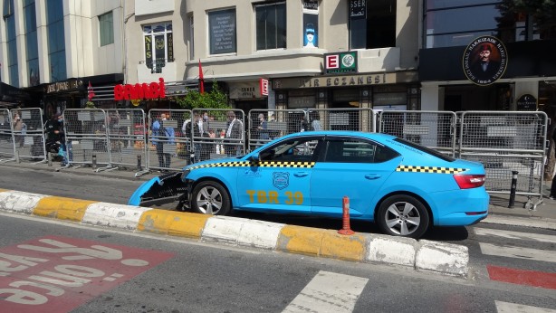 Foto - Aracı çekiciden düştü! Çılgına döndü