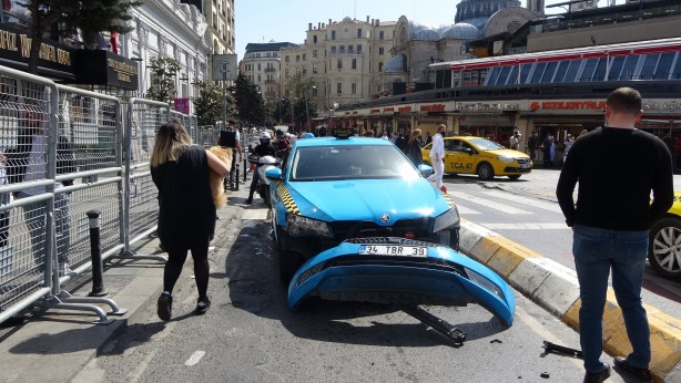 Foto - Aracı çekiciden düştü! Çılgına döndü