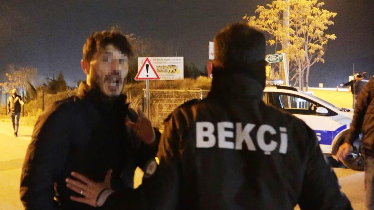 Foto - Aracı trafikten men olan şahıs çılgına döndü! Polisle tartıştı yetmedi gazetecilere küfür etti