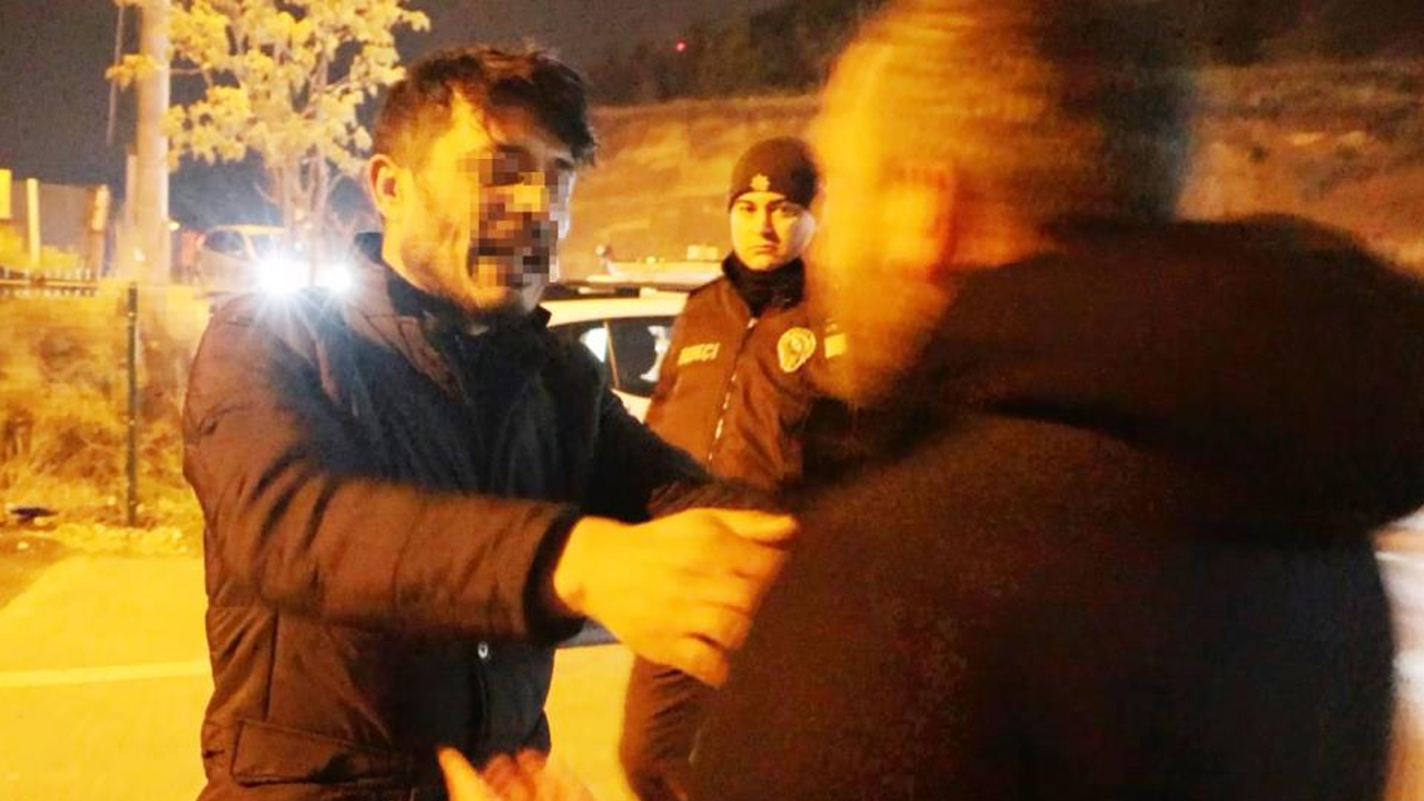 Foto - Aracı trafikten men olan şahıs çılgına döndü! Polisle tartıştı yetmedi gazetecilere küfür etti