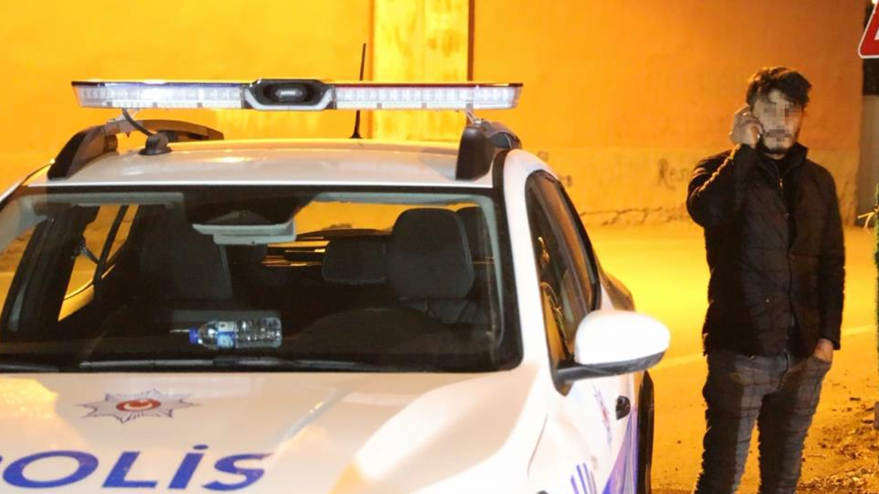 Foto - Aracı trafikten men olan şahıs çılgına döndü! Polisle tartıştı yetmedi gazetecilere küfür etti