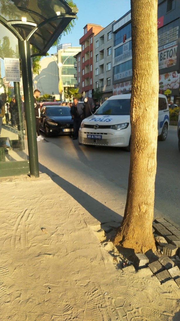 Foto - Aracın açılan kapısına çarpan bisikletli yaralandı