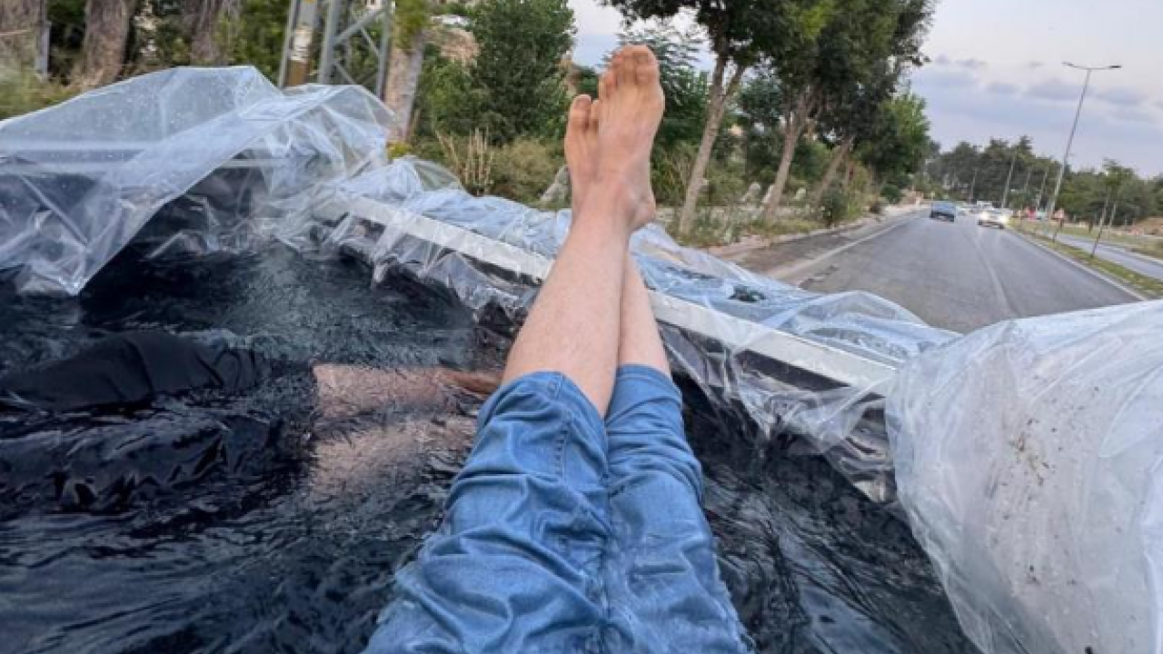 Foto - Aracın kasasına yaptığı havuz pahalıya patladı