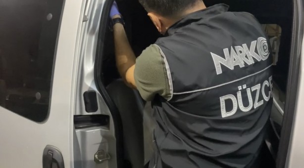 Foto - Aracın tavanında ele geçirilen şoke etti