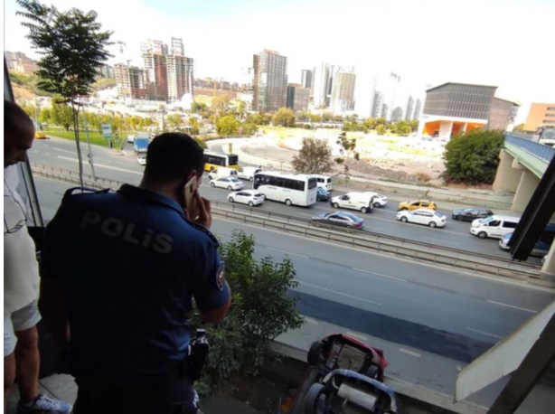 Foto - Aracını viteste unuttu! Ortalık toz duman oldu