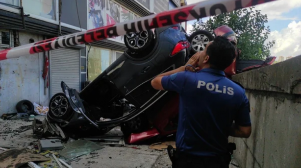 Foto - Aracını viteste unuttu! Ortalık toz duman oldu