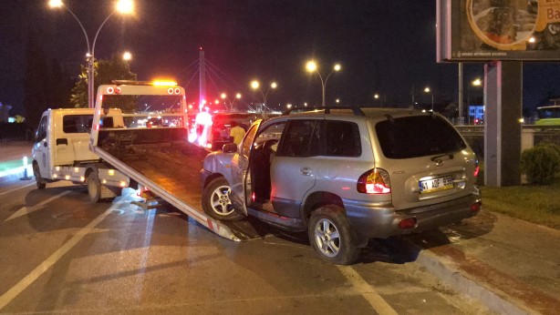Foto - Aracıyla sinyalizasyon direğini devirip koşarak bölgeden uzaklaştı