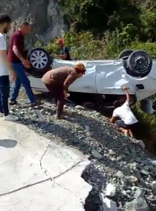 Foto - Aracıyla takla atan vatandaşın ilk isteği herkesi şaşırttı
