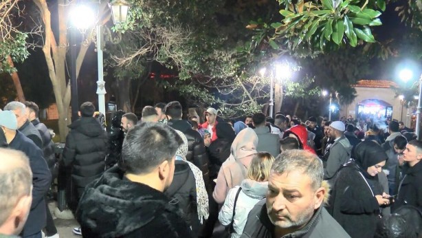 Foto - Araçlar uzun kuyruklar oluşturdu! Kandil yoğunluğu: İstanbullular akın etti