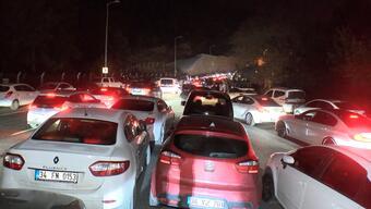 Foto - Araçlar uzun kuyruklar oluşturdu! Kandil yoğunluğu: İstanbullular akın etti