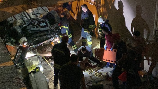 Foto - Araçta başlayan tartışma kazaya neden oldu: 1'i ağır 2 yaralı