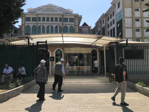 Foto - Aralarında belediye başkanının da bulunduğu 12 kişinin yargılandığı teleferik kazasının ilk duruşması başladı.