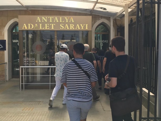 Aralarında belediye başkanının da bulunduğu 12 kişinin yargılandığı teleferik kazasının ilk duruşması başladı.