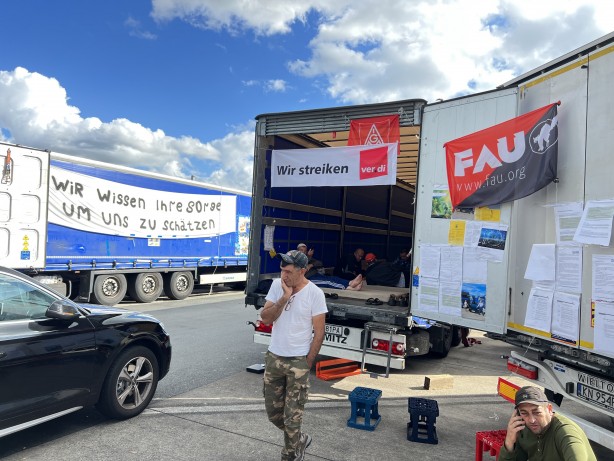Foto - Aralarında bir Türk de var! Almanya’da büyük yankı uyandıran eylem