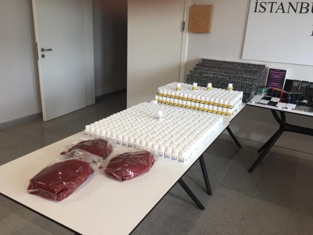 Foto - Aralarında neler var neler... İstanbul Havali̇manı'nda dev darbe!