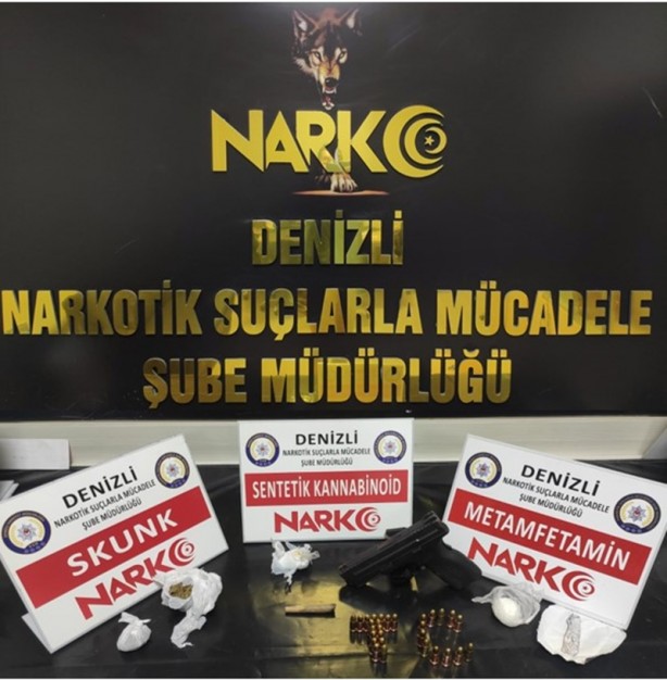 Arama yapıldı! İşte otomobilde ele geçirilenler