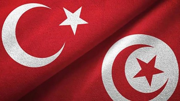 Foto - Arap ülkesinde Türk bayrağı göndere çekilince ortalık karıştı! Tutuklamalar başladı