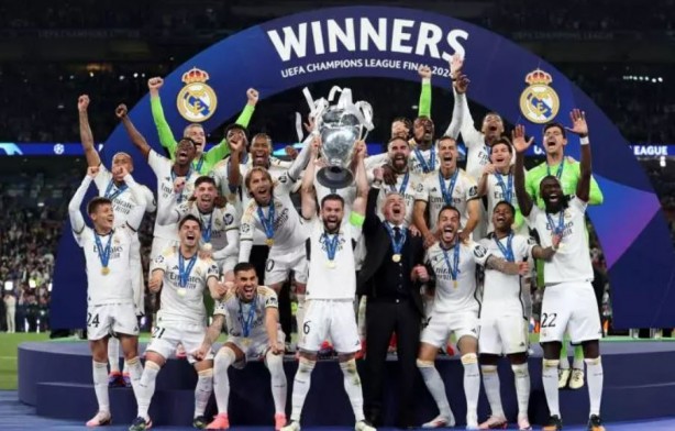 Foto - Arda Güler, Devler Ligi kupasını kaldırdı