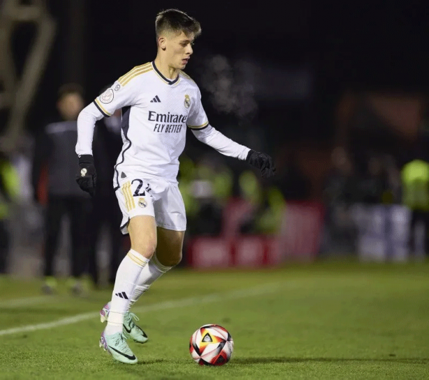 Foto - Arda Güler Real Madrid’de bir ilki yaşayacak! Carlo Ancelotti’nin kararı belli oldu: El Clasico öncesi İspanyollar duyurdu…