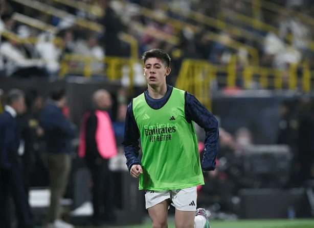 Arda Güler Real Madrid’de bir ilki yaşayacak! Carlo Ancelotti’nin kararı belli oldu: El Clasico öncesi İspanyollar duyurdu…