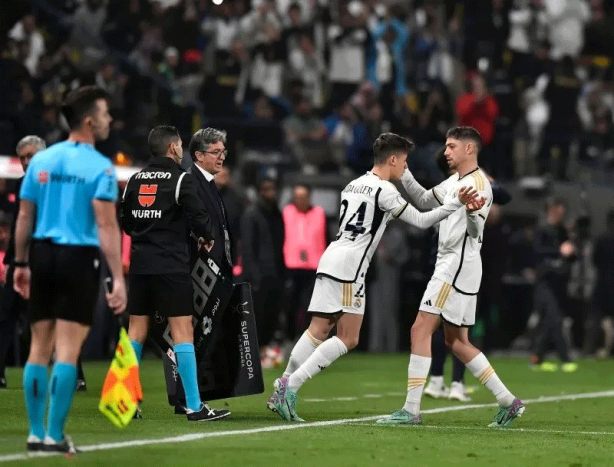 Foto - Arda Güler Real Madrid’de bir ilki yaşayacak! Carlo Ancelotti’nin kararı belli oldu: El Clasico öncesi İspanyollar duyurdu…