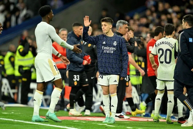 Foto - Arda Güler Real Madrid’de bir ilki yaşayacak! Carlo Ancelotti’nin kararı belli oldu: El Clasico öncesi İspanyollar duyurdu…