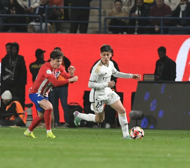 Foto - Arda Güler Real Madrid’de bir ilki yaşayacak! Carlo Ancelotti’nin kararı belli oldu: El Clasico öncesi İspanyollar duyurdu…