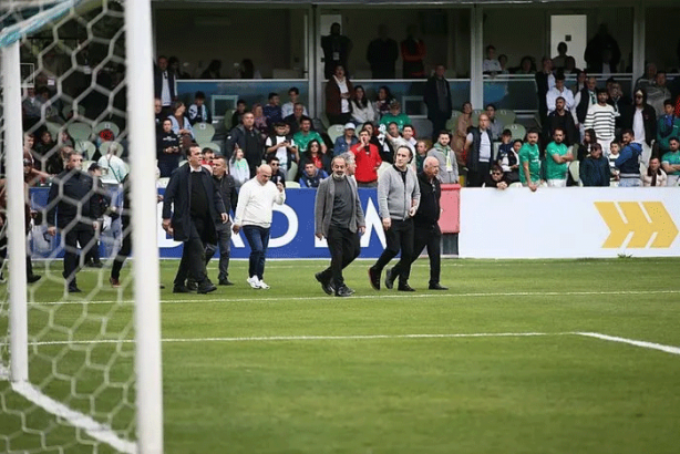 Foto - Arda Turan çıldırdı, Uğur Demirok hastanelik oldu!