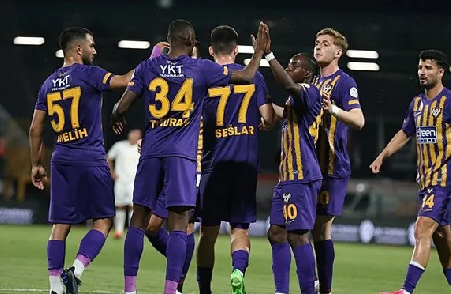 Foto - Arda Turan ilk transferini Fenerbahçe'den yapıyor! Kanarya'nın golcüsü Eyüpspor yolcusu...