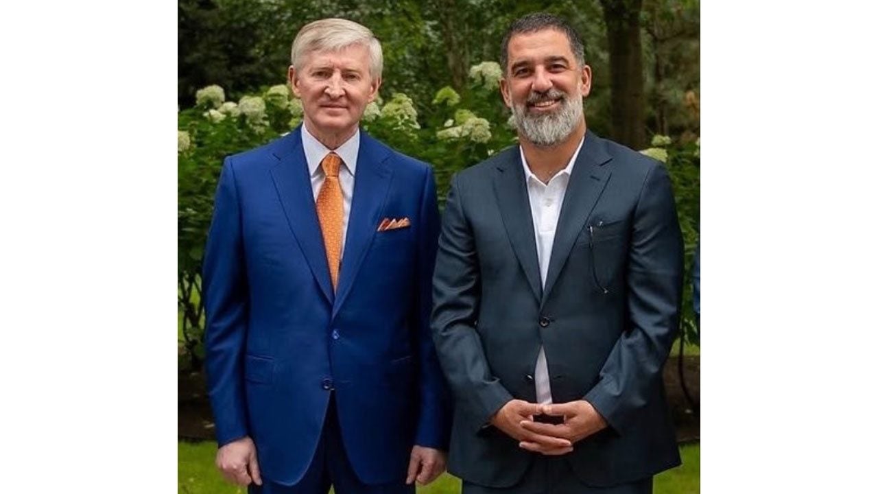 Arda Turan'ın tokalaştığı adamı tanıyor musunuz? Evi 554 milyon dolar! 600 milyonluk yatı var