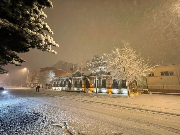 Foto - Ardahan'da lapa lapa kar yağdı, kent yeniden beyaza büründü