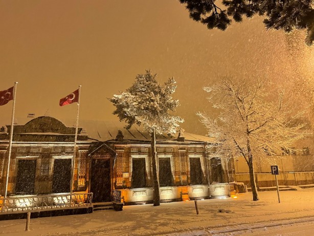 Foto - Ardahan'da lapa lapa kar yağdı, kent yeniden beyaza büründü