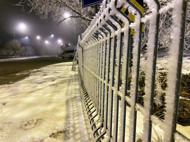 Foto - Ardahan'da sis görüş mesafesini düşürdü! Yetkililerden uyarı