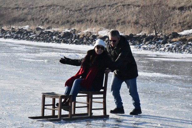 Foto - Ardahan'daki buz tutan Çıldır Gölü'nde kızak keyfi!